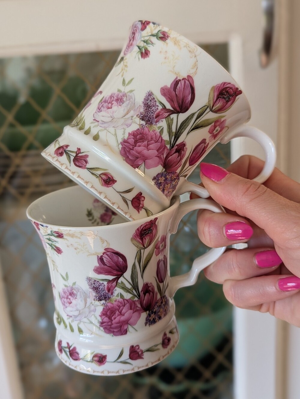 🌸Pretty Pair Victorian Floral Giftware China Mugs Shabby Chic Cottage Garden